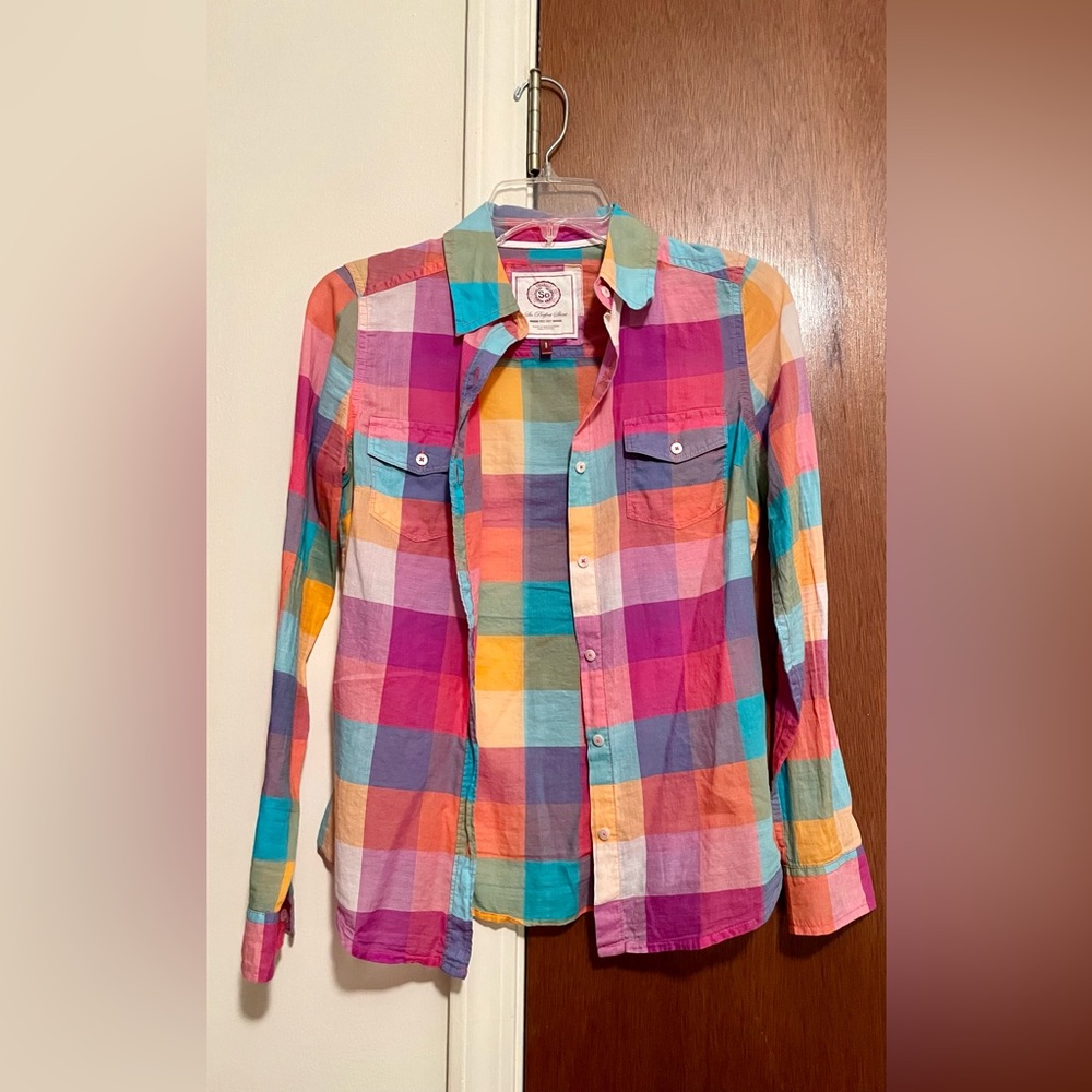 So plaid button down shirt
